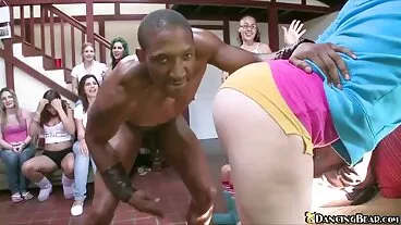 Brazzers: Sara Retali jav sex tv ripped cô ấy mới kẻ sọc váy Trên PornHD