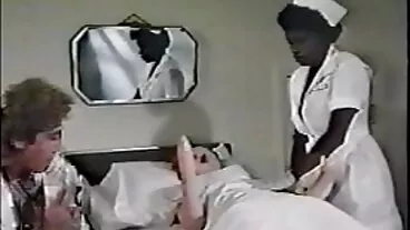 Cô GÁI tóc vàng BRUNETTE FINGERING lesbian lick sẽx hd thiếu niên